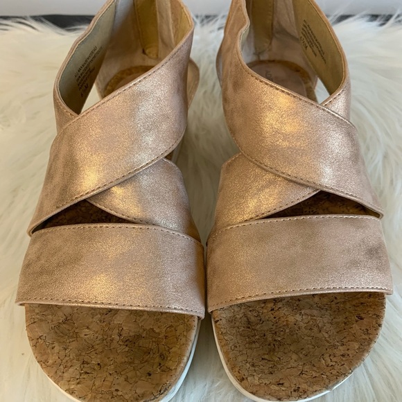 Adrienne Vittadini Gold Sandals Luxe Cork Comfort - Picture 2 of 9